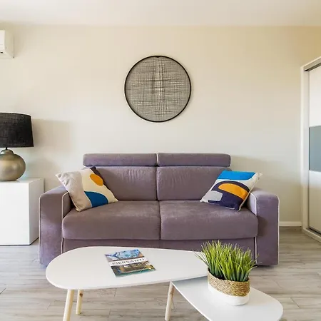 SELECT'soHOME - Studio - Centre-ville du Lavandou - Wifi, TV, Services hôteliers - AREV Appartement